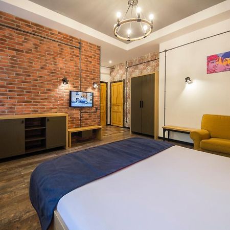 Self Check-In Apartments Near Landscape Alley キエフ エクステリア 写真