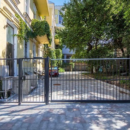 Self Check-In Apartments Near Landscape Alley キエフ エクステリア 写真