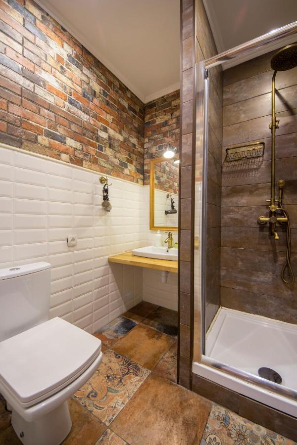Self Check-In Apartments Near Landscape Alley キエフ エクステリア 写真