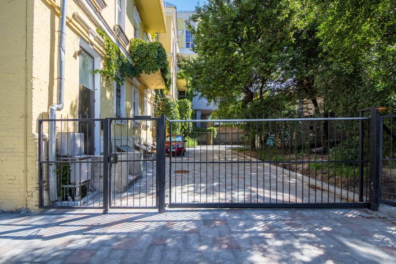 Self Check-In Apartments Near Landscape Alley キエフ エクステリア 写真